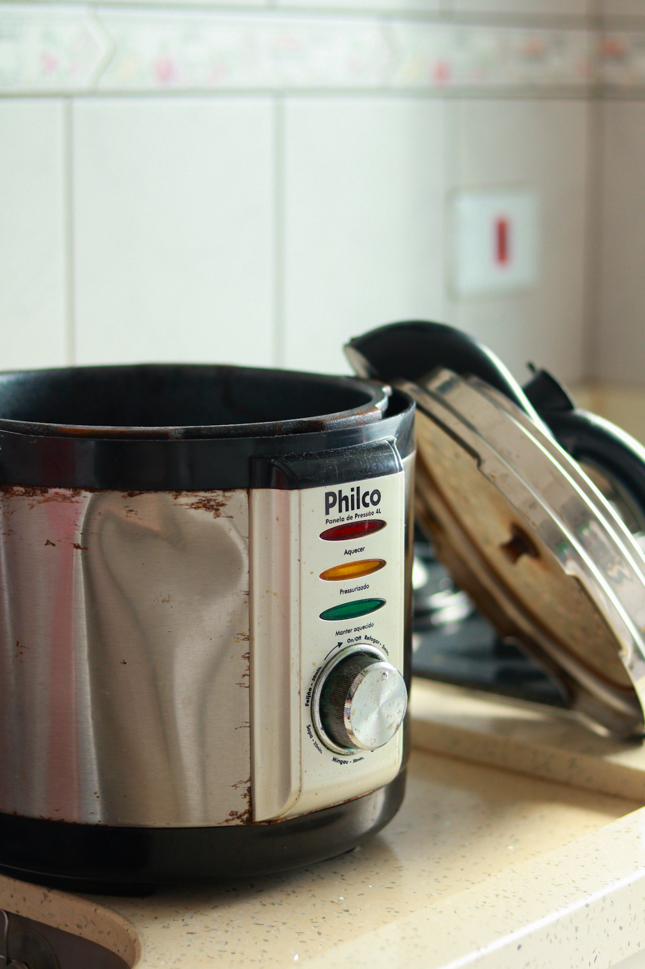 Itens que vão facilitar a sua rotina na cozinha: panela de pressão elétrica.